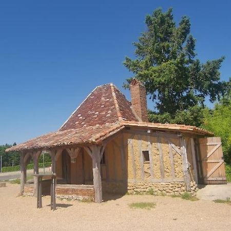 The Walnut Tree. Apartment Saint-Aulaye-Puymangou Екстериор снимка