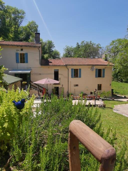 The Walnut Tree. Apartment Saint-Aulaye-Puymangou Екстериор снимка