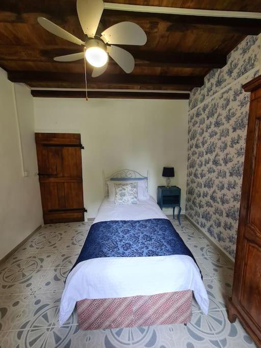 The Walnut Tree. Apartment Saint-Aulaye-Puymangou Екстериор снимка